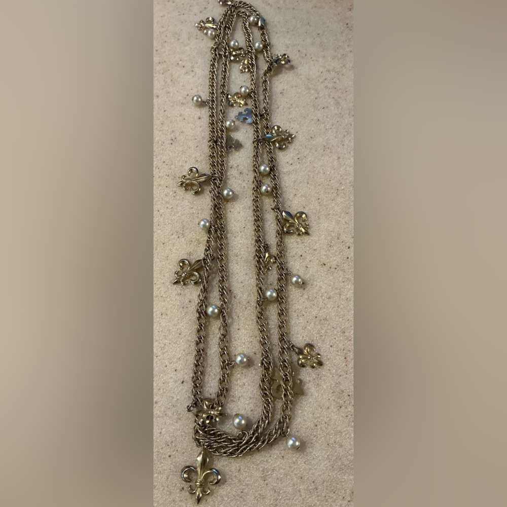 Elegant Gold and Pearl Necklace